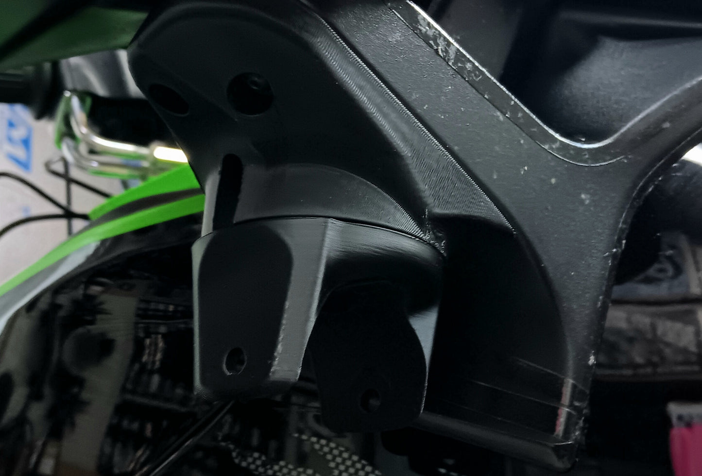offset single under mirror light mount
