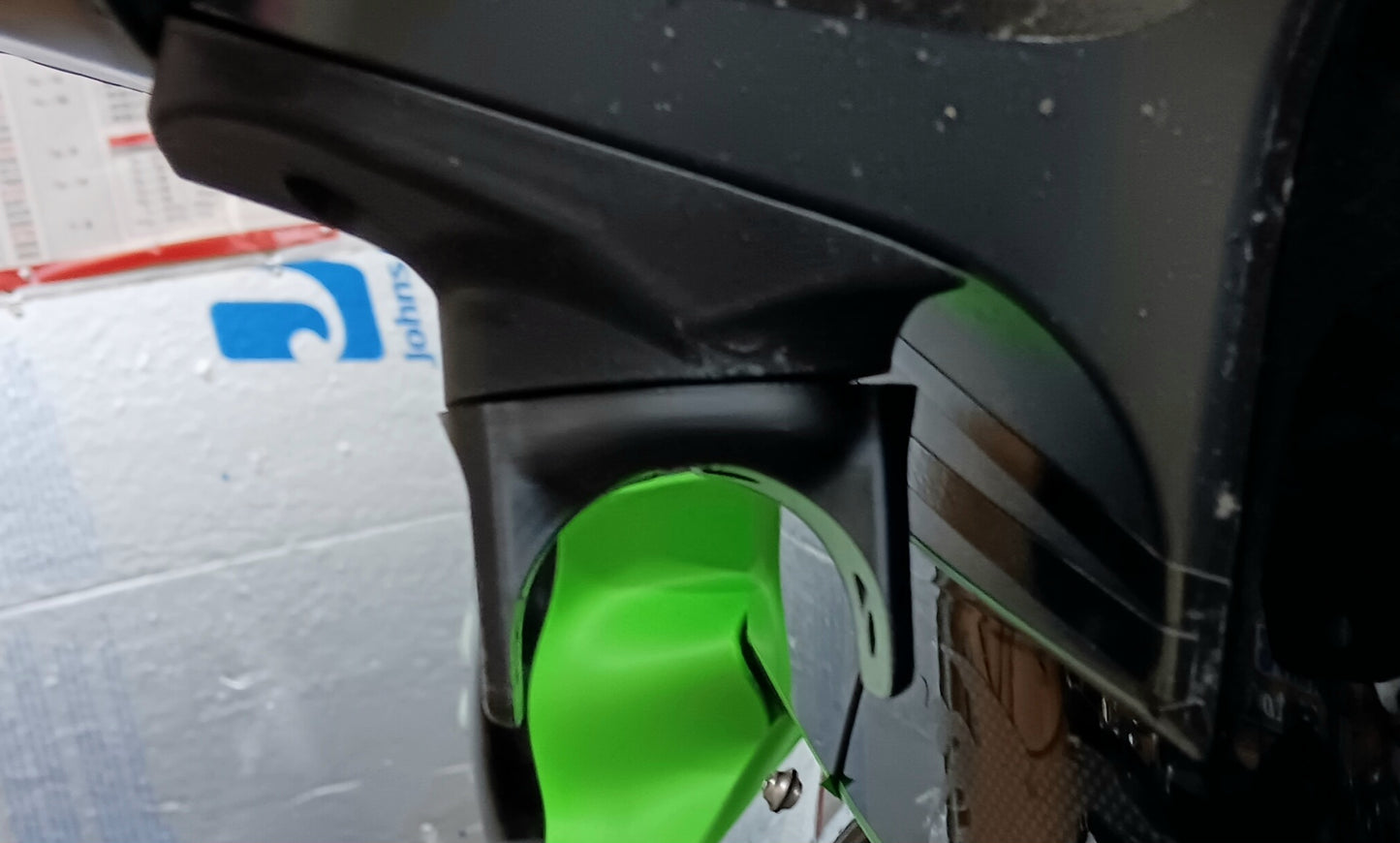 offset single under mirror light mount